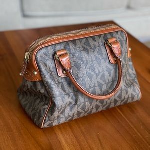 Michael Kors MK Signature Logo Dr’s Bag Great Preowned Condition